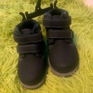 Black boots for toddler size 5 nwt